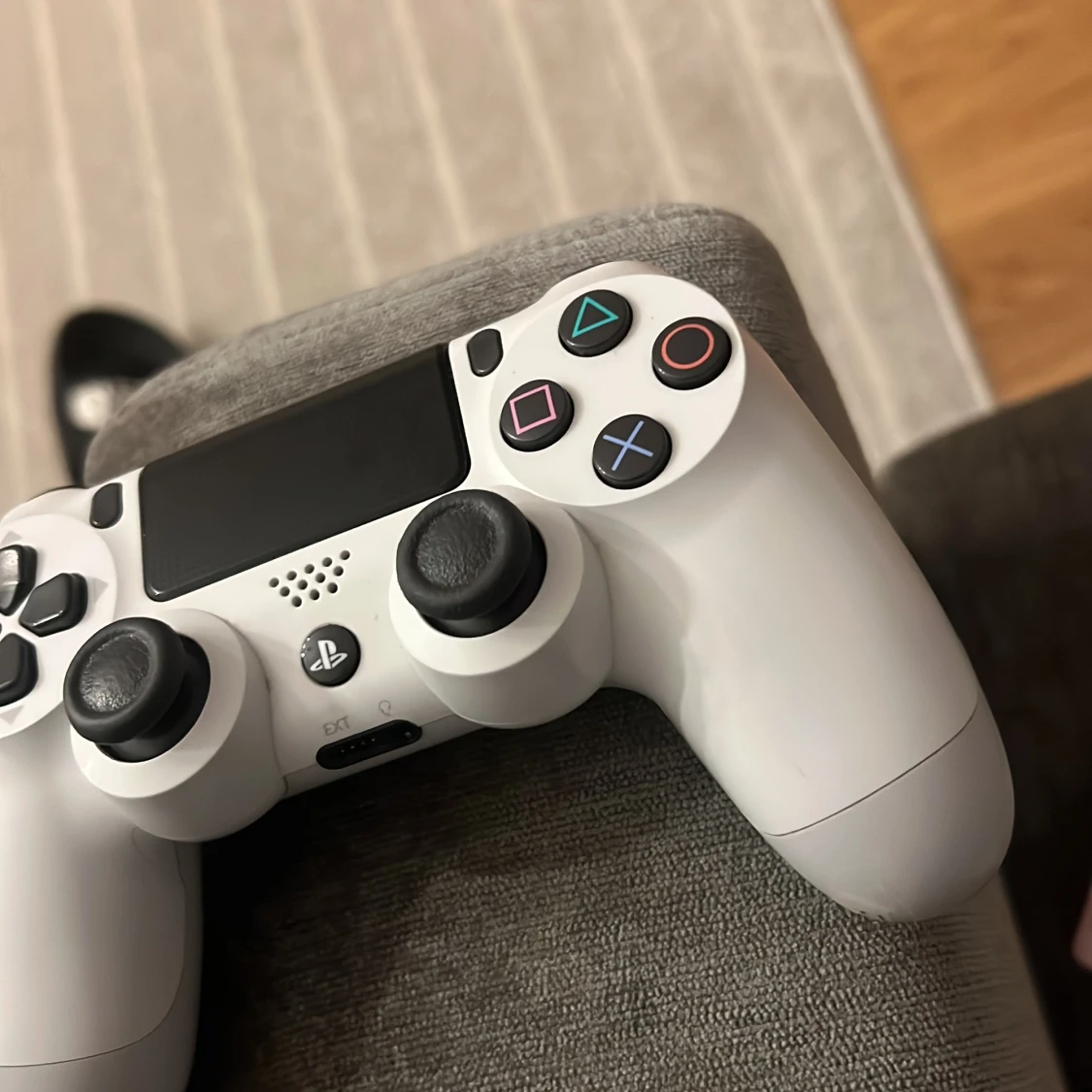 PlayStation 4 DualShock 4 Wireless Controller - Vit - 3