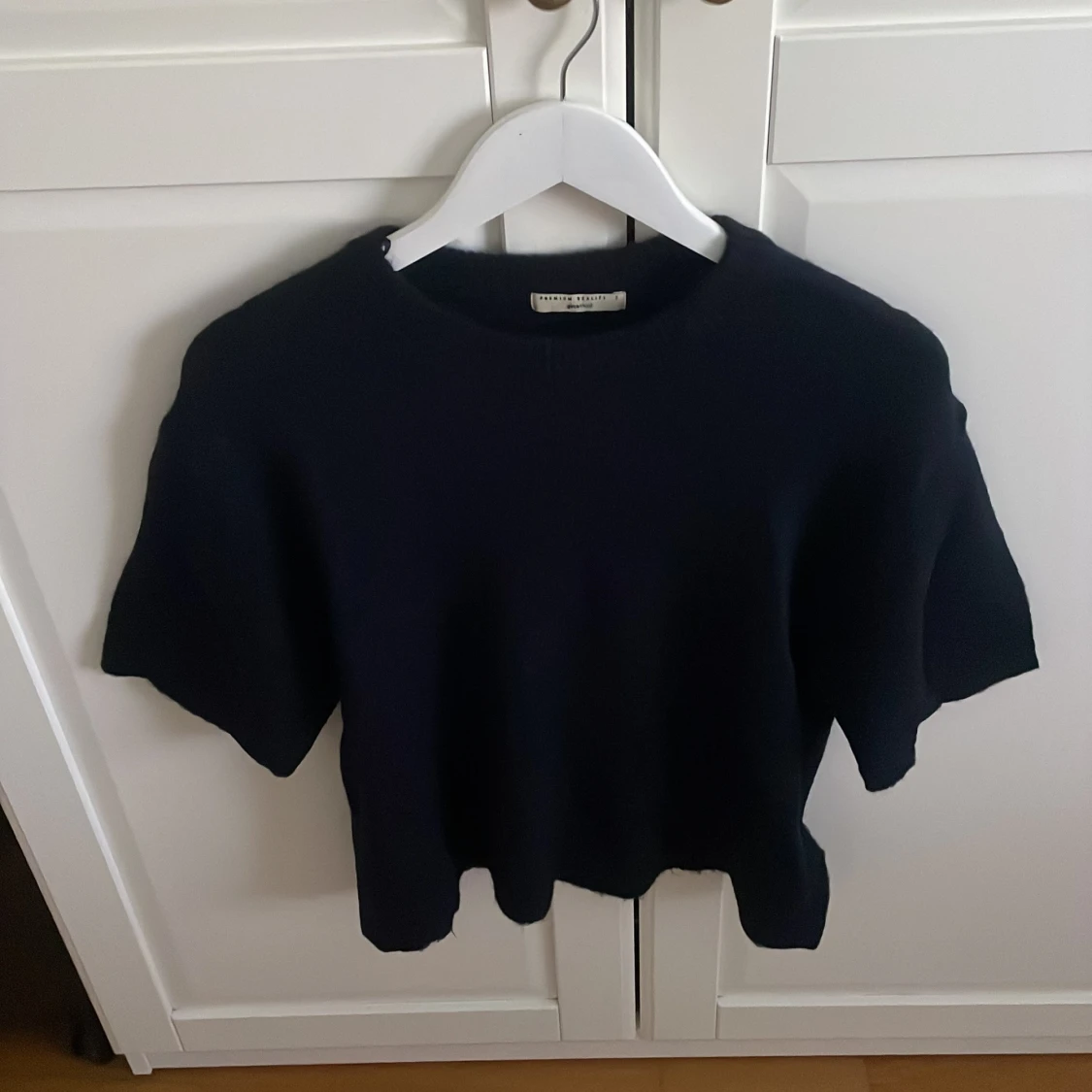 Mörkblå stickad tröja Gina Tricot