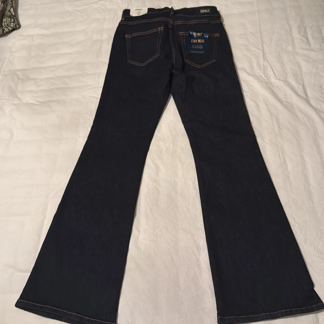 Mörkblå bootcut jeans från ONLY