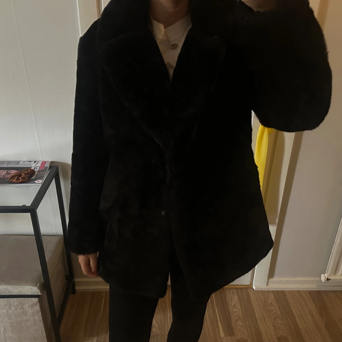 Svart pälsjacka med krage - 2