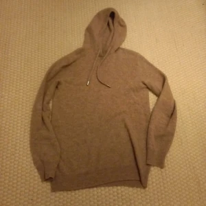 Merinoull hoodie  - Behöver snabba pengar, säljer för ett bra pris 