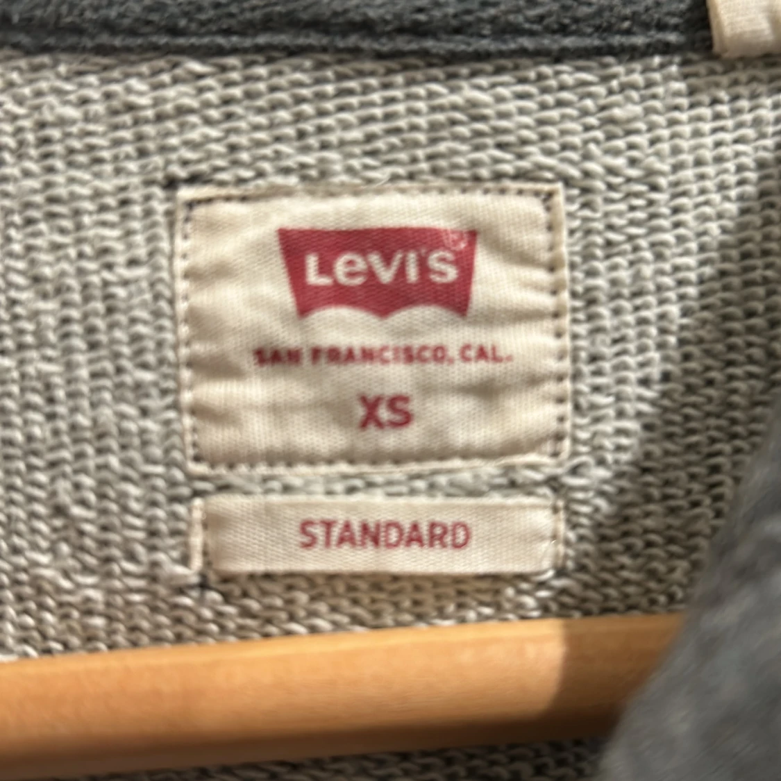 Grå hoodie med dragkedja från Levi's XS - 3
