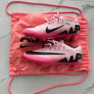 Nike mercurial Vapor - Nästan helt nya använda typ 3 gånger                                                   Priset kan diskuteras tar även byten 