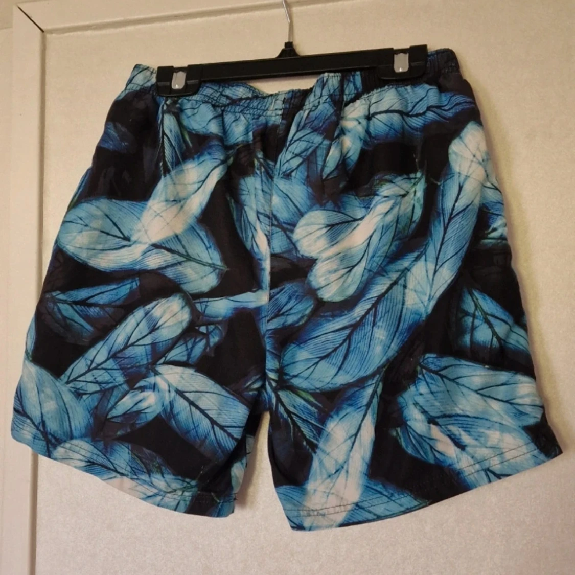 Blå mönstrade badshorts med snörning - 1