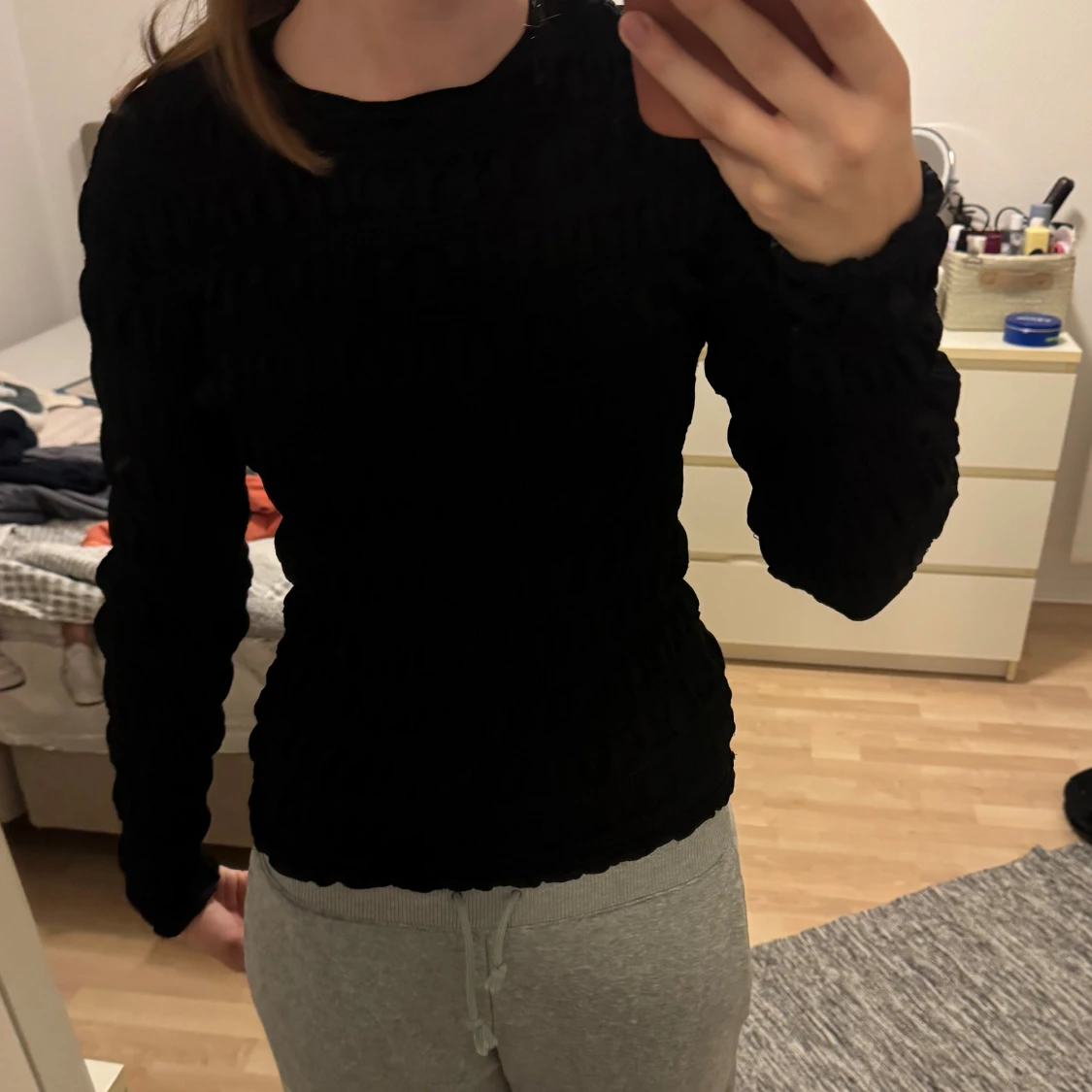 Svart ribbad långärmad tröja - 1