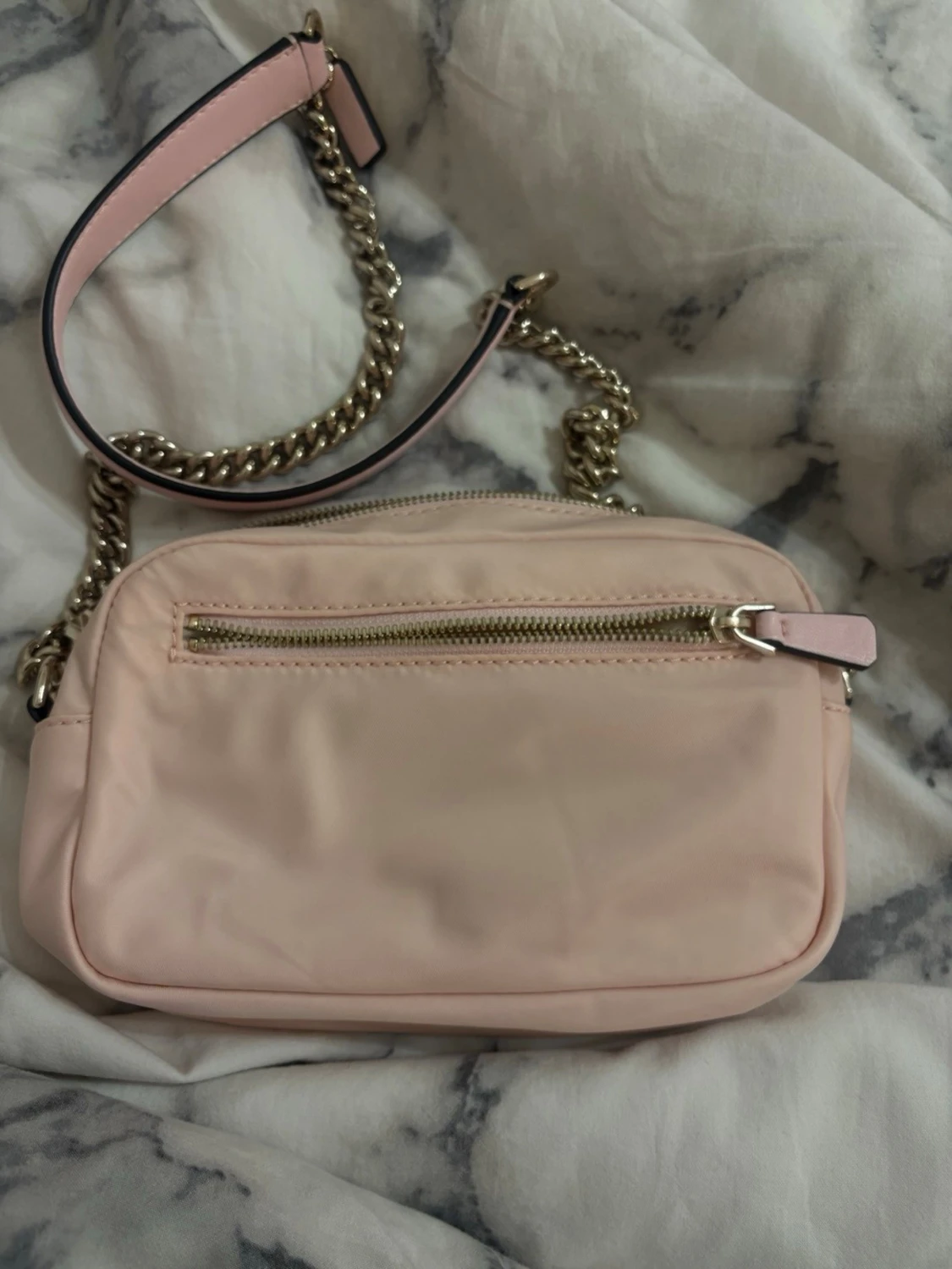 Ljusrosa axelväska från Guess - 2