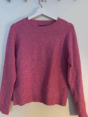 Rosa stickad tröja, Vero Moda  - Väldigt fin rosa stickad tröja från Vero Moda som inte kommer till användning längre❤️