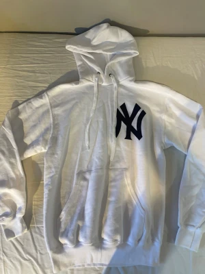 vit nyc hoodie {unik} - Nytt skick