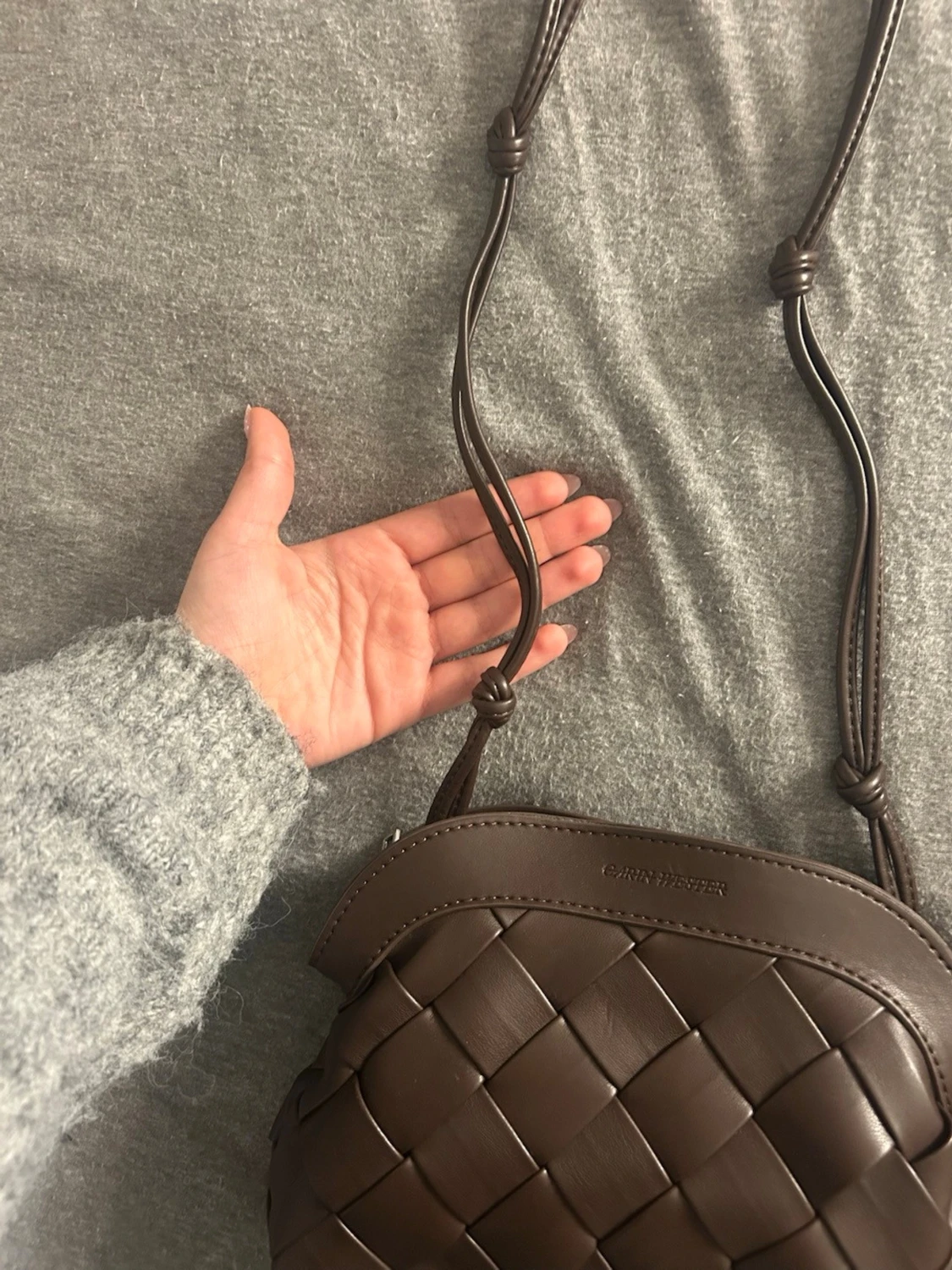 Brun/vinröd flätad axelväska från Carin Wester - 2