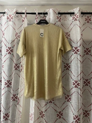 Glitter tröja/klänning - Aldrig använd glittertröja/klänning  från Cubus, storlek 146/152 men känns som M. Ord pris 300kr. Kontakta gärna mig för mer information ❤️