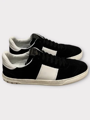 Valentino Flycrew - || Svarta flycrews! Size 44! 8/10 skick! Hör av dig vid eventuella funderingar! ||