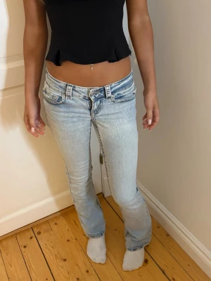 Ljusblå bootcut jeans - Ljusblå lågmidjade jeans❤️