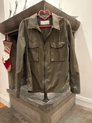 Grön overshirt från A Day's March - Storlek M