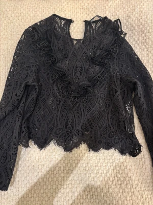 Spets blus från Zara - Storlek S , Bra skick använd fåtal gånger