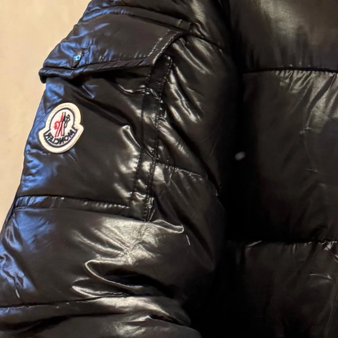 Svart Moncler pufferjacka M