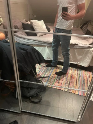 Blå nudie jeans - Säljer ett par feta nudie jeans i storlek w31/34. Riktig fet fade på dessa. Hör av er vid minsta lilla!