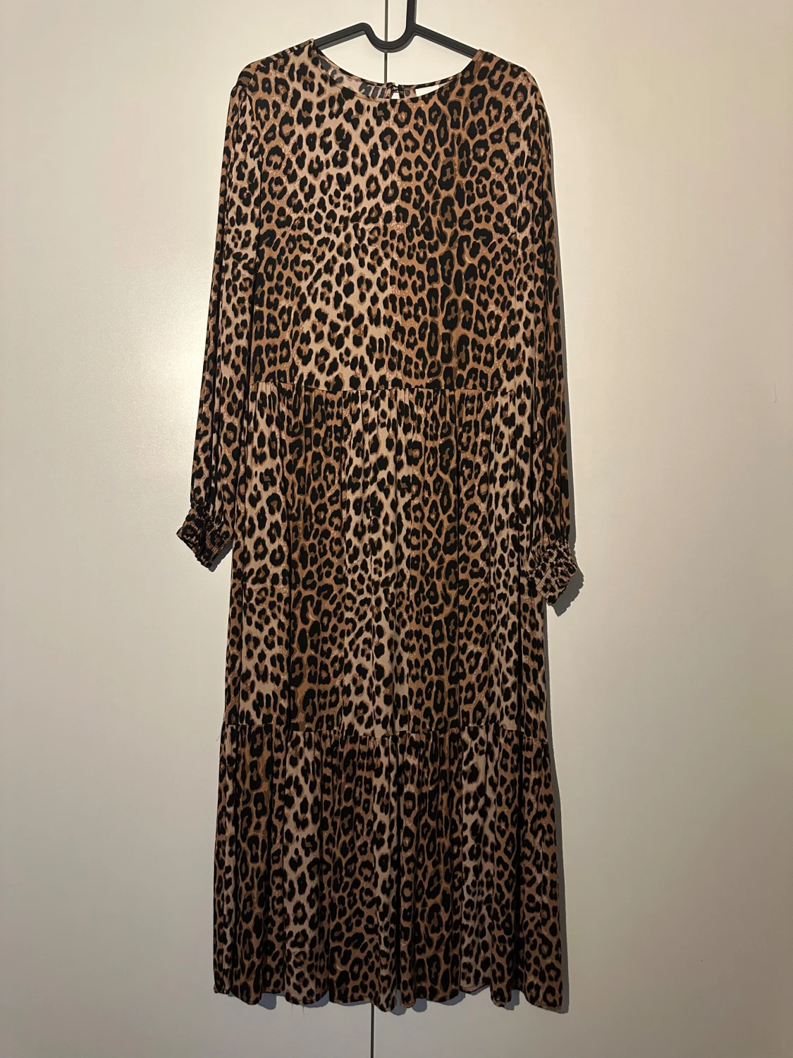 H&M leopardmönstrad klänning, storlek S