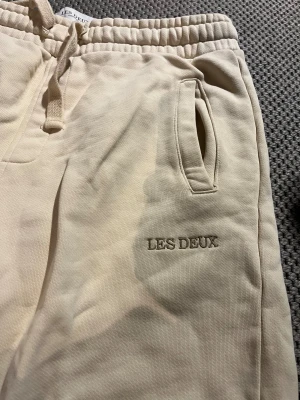 Les Deux mjukisbyxor  - Beiga Les Deux mjukisbyxor | strl S | inga defekter | fler bilder går att fixa.
