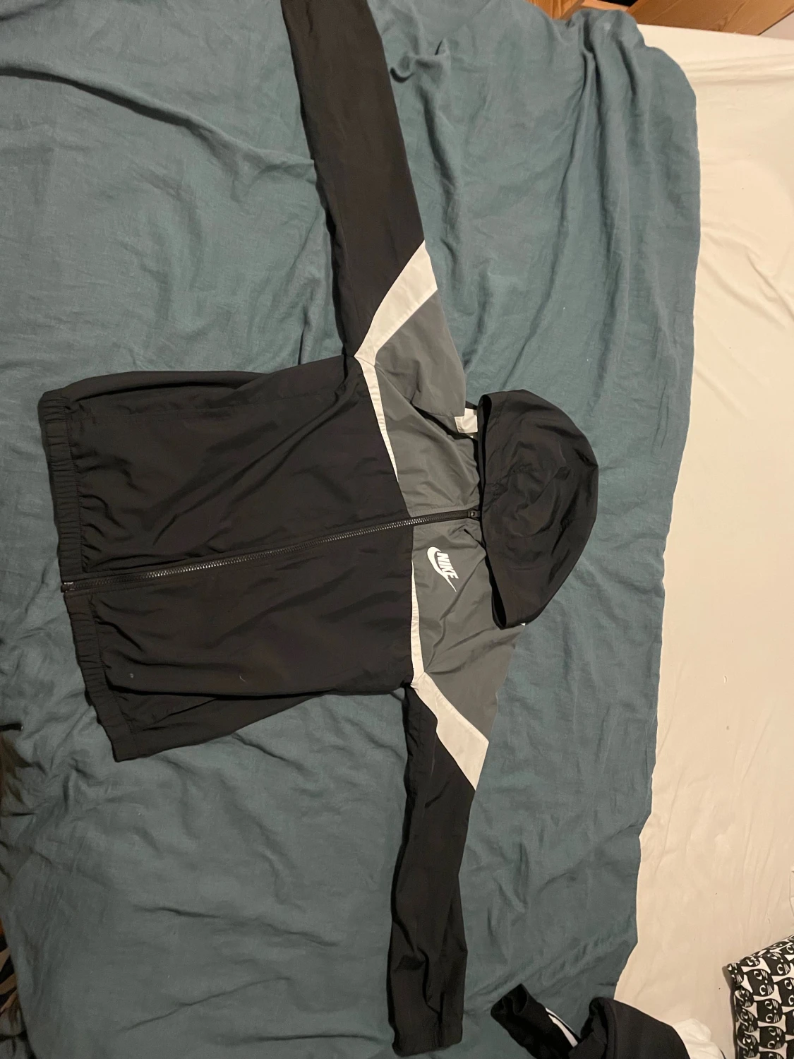Nike svart och grå vindjacka - 1
