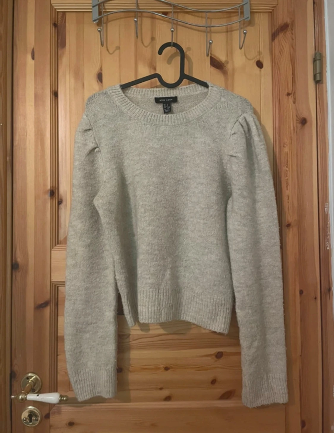 Beige stickad tröja från New Look