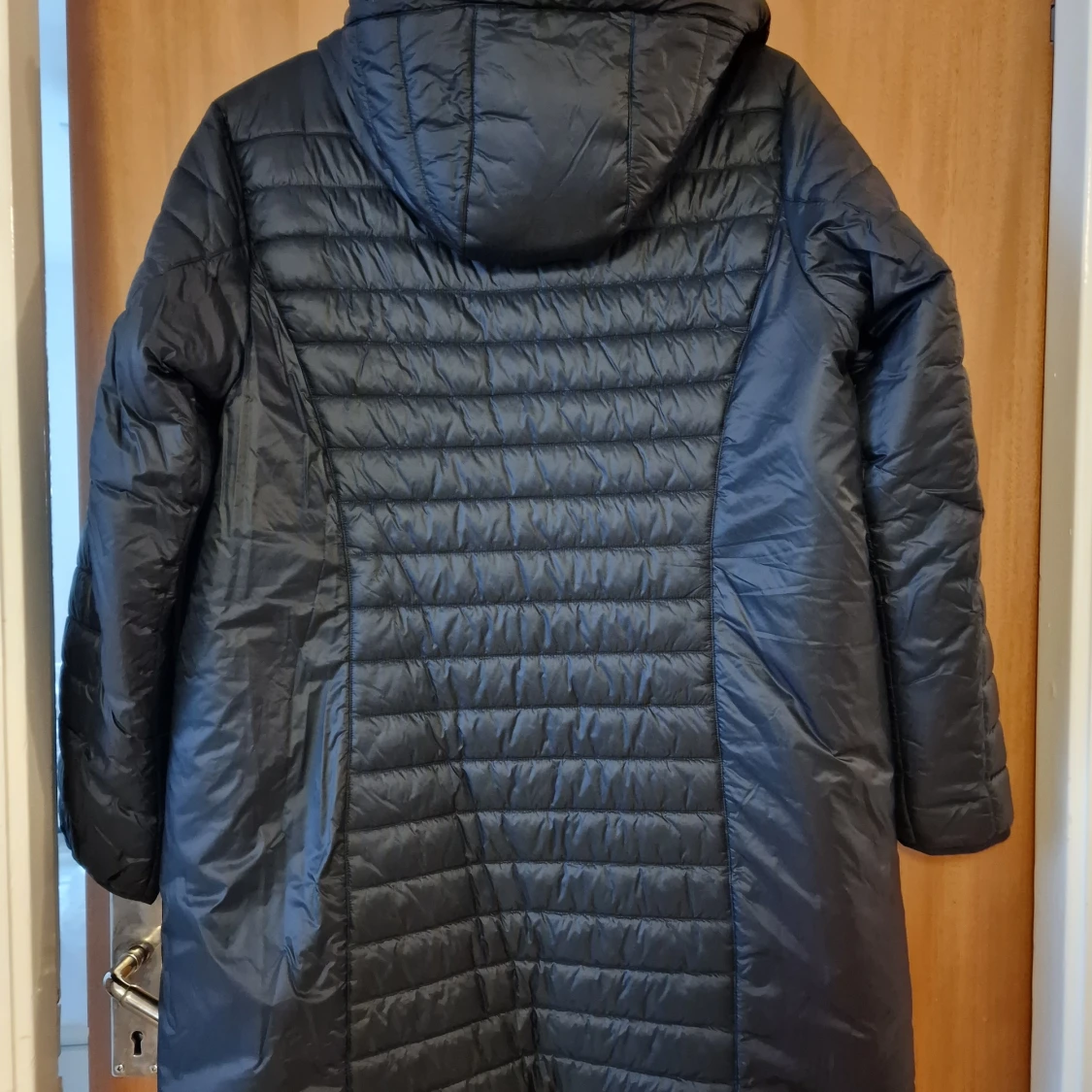 Svart quiltad dunjacka från 67°N Áhkká - 1