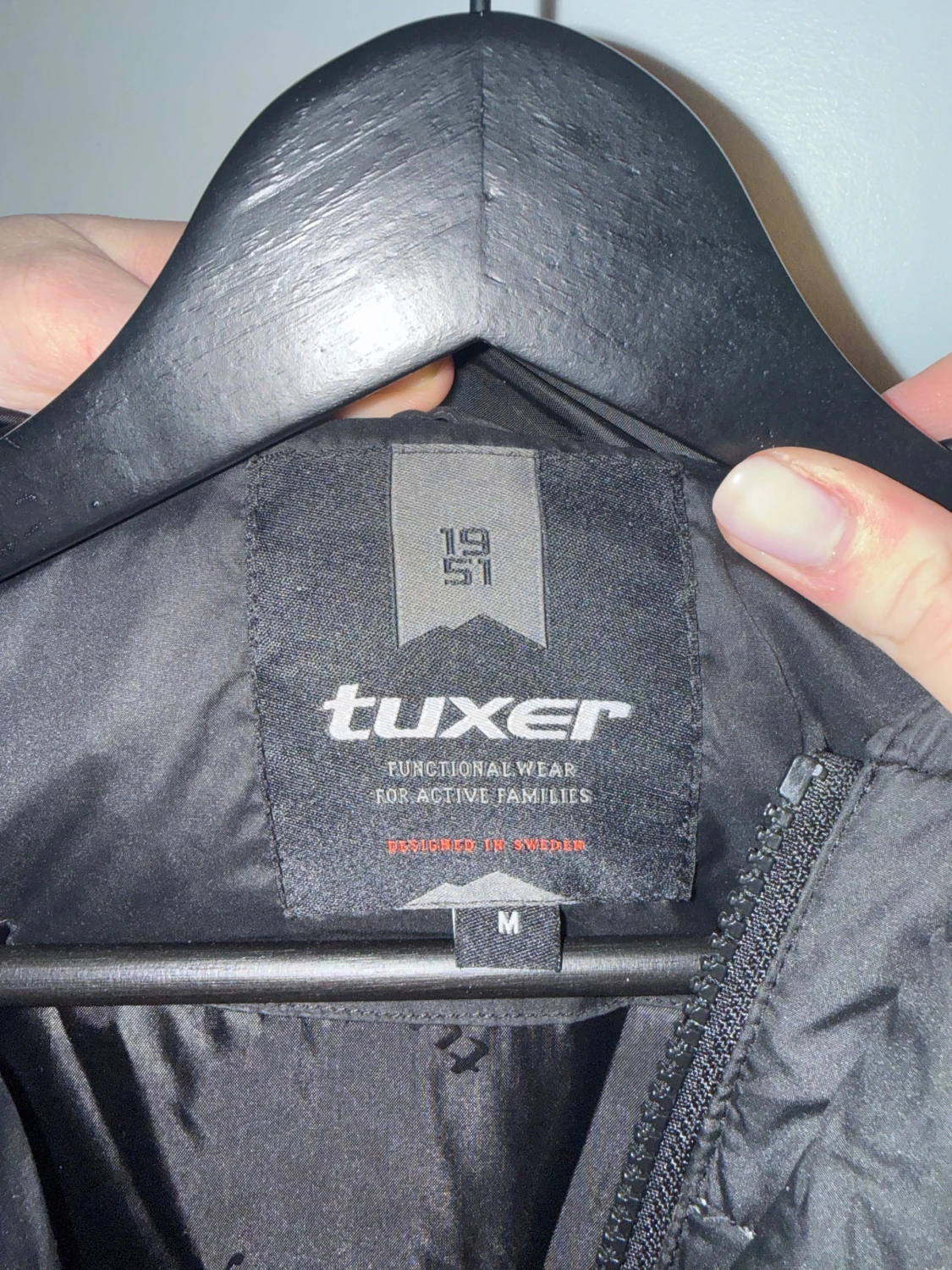 Svart pufferjacka från Tuxer M - 3