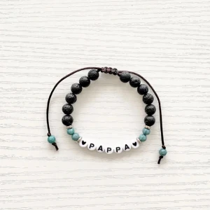 Makramé armband (Nytt armband görs vid varje köp!) -  Personlig Armband Handgjord av oss Går att designa ett eget där man själv bestämmer hur armbandet ska se ut eller om man istället vill ändra lite grann på hur armbandet ska se ut . 🫶🏼