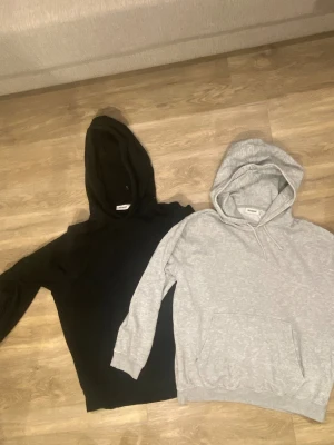 Weekday hoodies - Två stycken weekday hoodies i fint skick. Storlek M i båda, relaxed fit. 