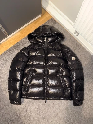 Moncley Maya - 🧥 Moncler Maya ✈️ Shipped same day 📏 Size M 🌟 Condition - new, never worn