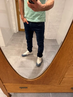 Replay jeans  - Ett par snygga byxor från Replay i storlek W31 L32 i modellen Anbbas 