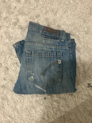 Dondup jeans george - Dondup jeans modell george, strl 29. Bra skick inga större defekter hör gärna av dig vid frågor