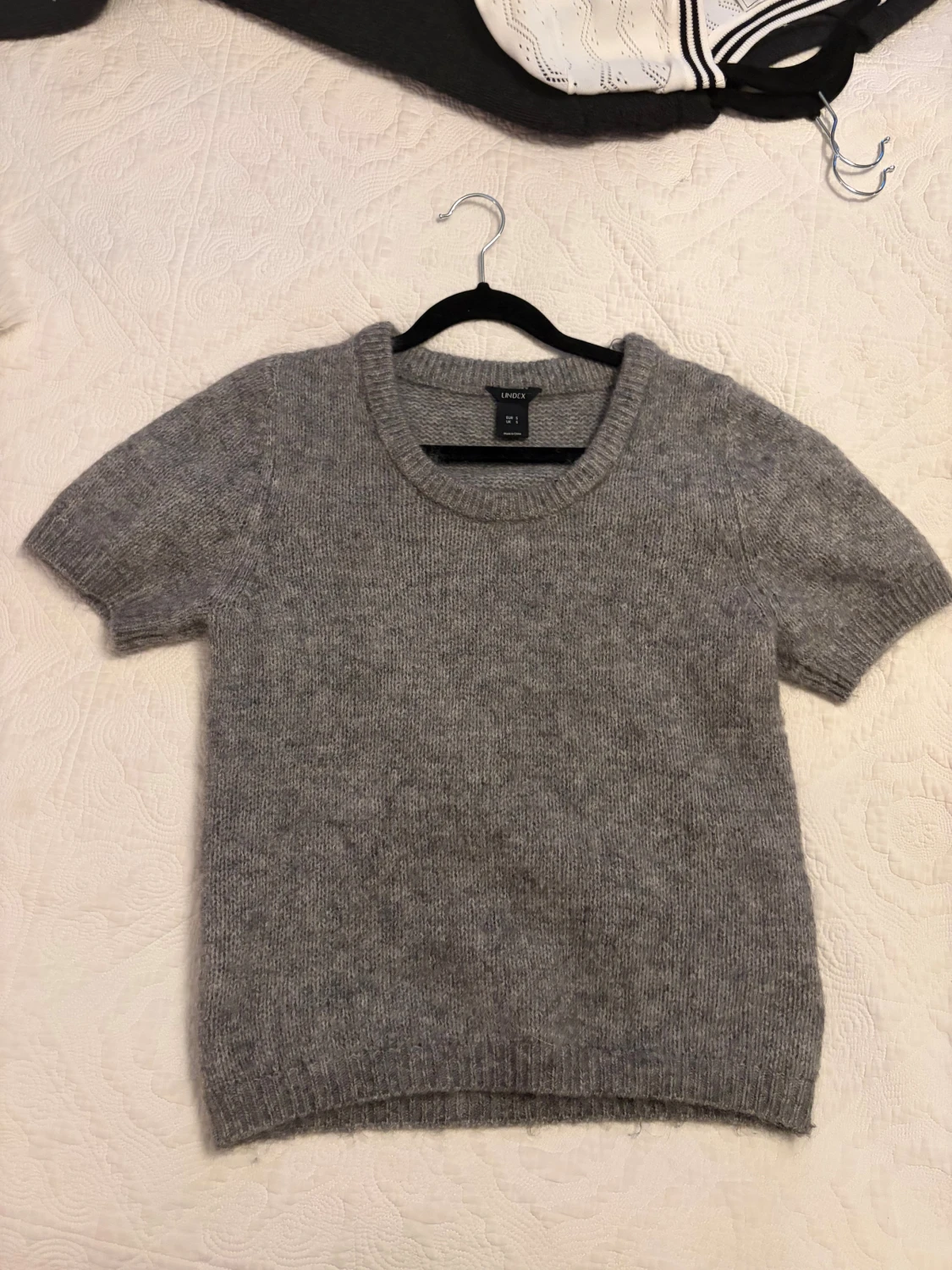 Grå stickad tröja från Lindex