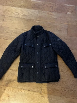 Jacka - Jacka från Barbour i herrmodell! Använd fåtal gånger så är i jättebra skick😍