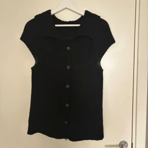 Stickad väst - Supersöt stickad väst!