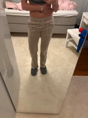 Beige mjukisbyxor - Jucie byxor beiga, väldigt sköna och snygga!!!