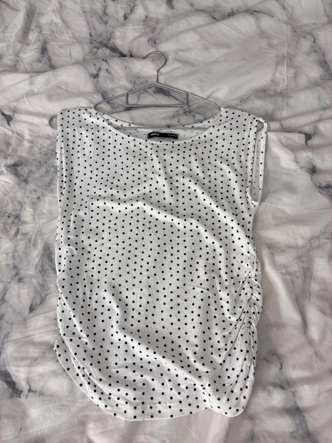 Vit prickig topp från Sinsay XS