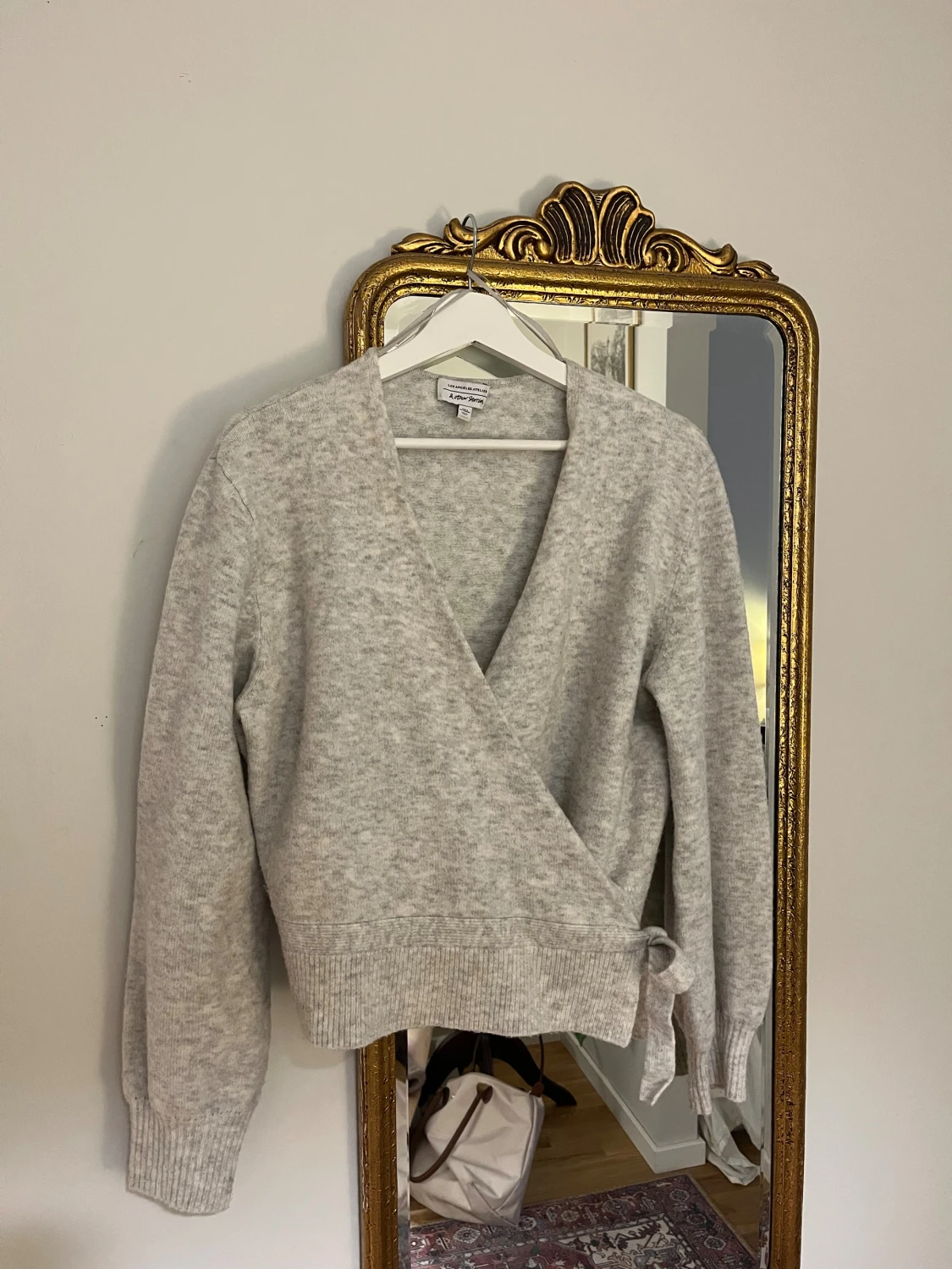 Ljusgrå omlottkofta från &otherstories - 1