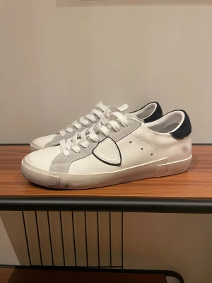 Philippe Model Prsx  - Riktigt feta Philippe Model Prsx i mycket bra skick (9/10). Box medföljer. Bara att höra av dig om du har frågor. Mvh Algot