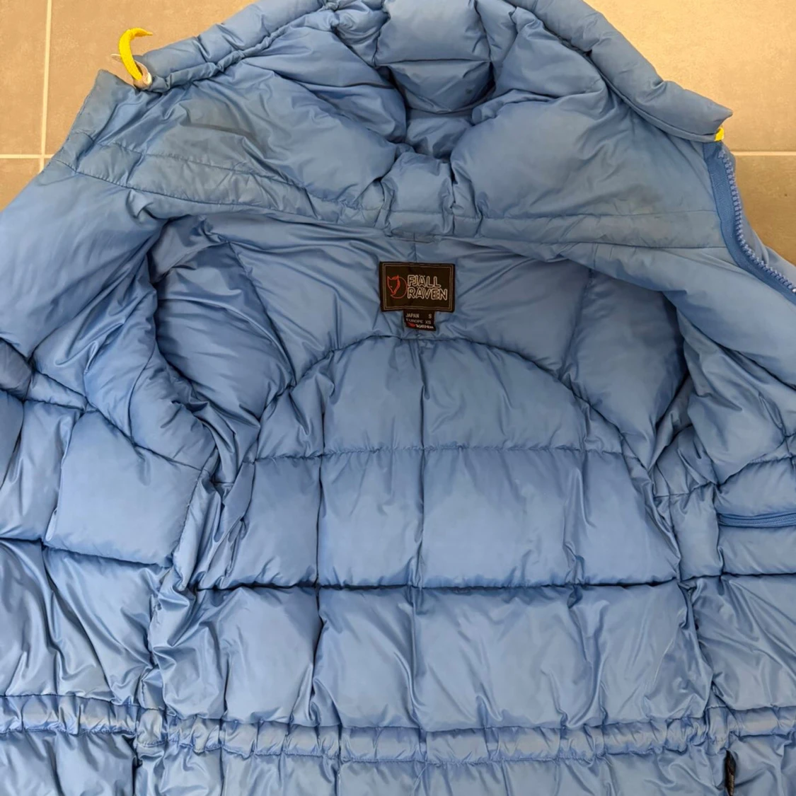 Blå dunjacka från Fjällräven XS - 4