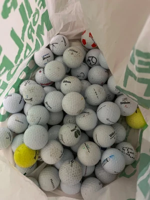 Golfbollar blandat - Jag säljer golfbollar till ett rimligt pris, detta är bara lite utav det jag har. Om du vill veta om jag har någon speciell boll så är det bara att slänga iväg ett pm