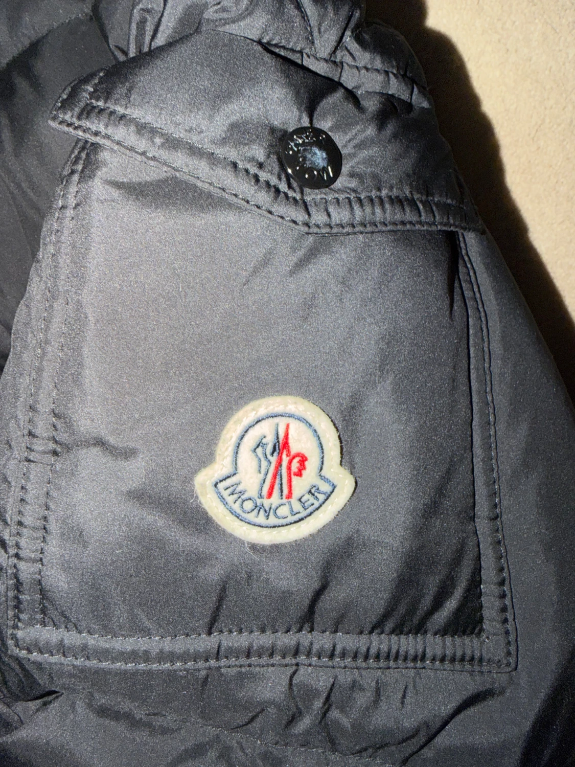 Svart Moncler dunjacka ”Hely ny!” - 3
