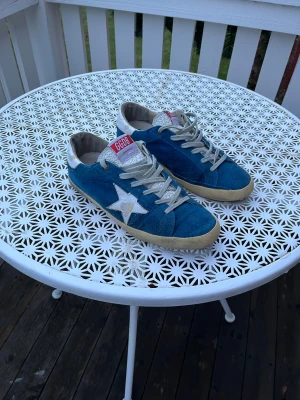 Golden Goose skor  - Goolden goose skor | Bra skick | Nypris 6000kr mitt pris 1890 | Storlek 40 passar 41 | Hör av dig vid minsta fråga eller fundering📩