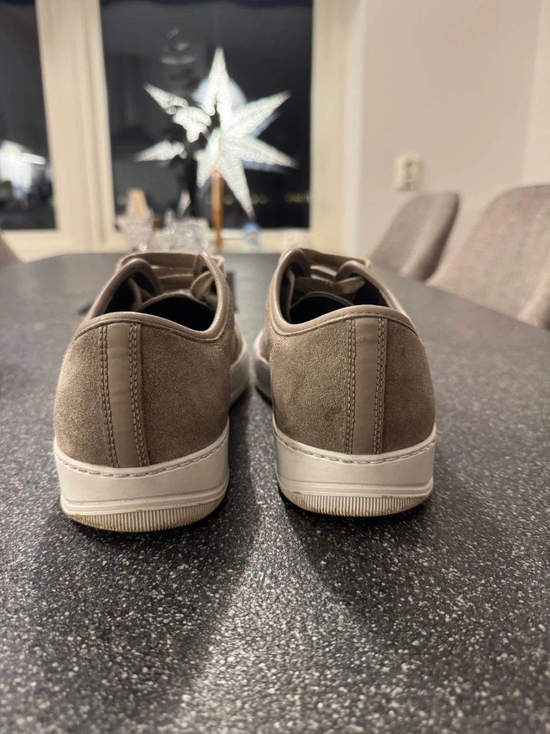 Beige mockasneakers med vit sula - 2