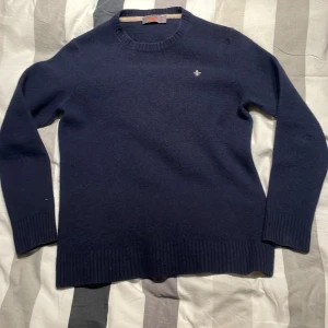 Morris stickad tröja - Säljer en stickad tröja från Morris. Tröjan är i mycket bra skick. Den är i storlek L men passar som xs/s eftersom den har krympt. Hör av dig vid frågor!