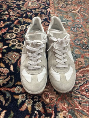 Maison Margiela - passar 41,5 - Fint skick, jag har vanligtvis 42 och har burit dessa! 