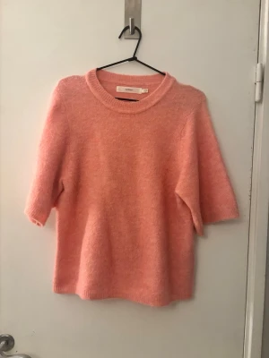 Rosa stickad tröja  - Stickad T-shirt från Åhléns