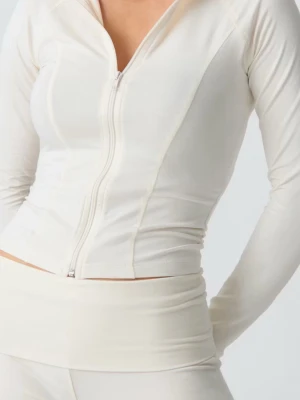 Gina Tricot Zip Up - En jättefin tränings zip up i en vit färg. Använt denna max 2 gånger så den är som ny därför den inte passade mig. Helt slutsåld hos Gina. 