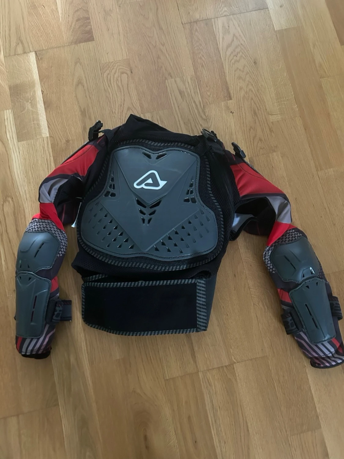 Acerbis skyddsväst med armbågsskydd