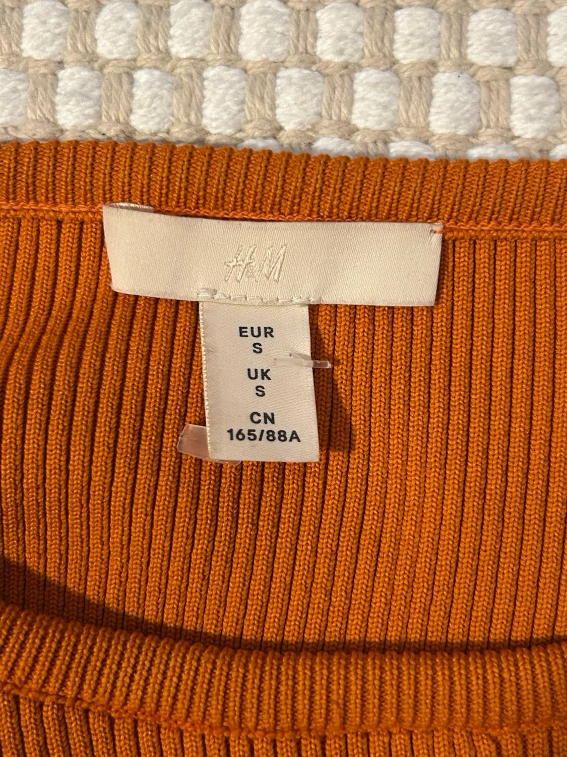 Ribbad orange topp med cut out - 4