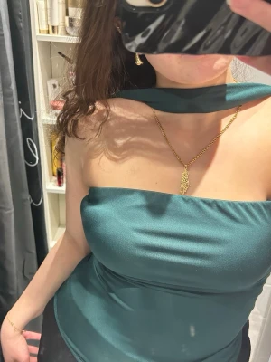 Mörkgrön chokerbody - Mörkgrön chokertopp- body, oanvänd. 